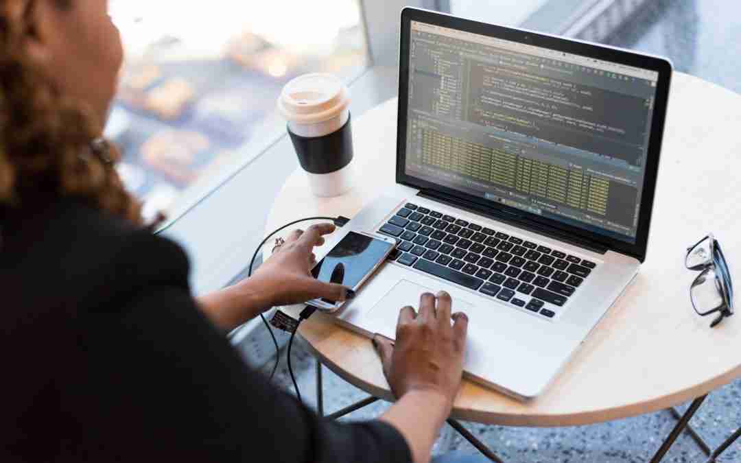 Las mujeres que emprenden en tecnología avanzan a paso firme a pesar de las dificultades que persisten en el sector