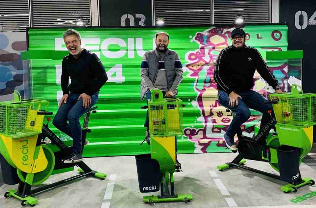 #EconomíaCircular: ReciU Bike, una bici fija hecha en Córdoba que recicla botellas plásticas